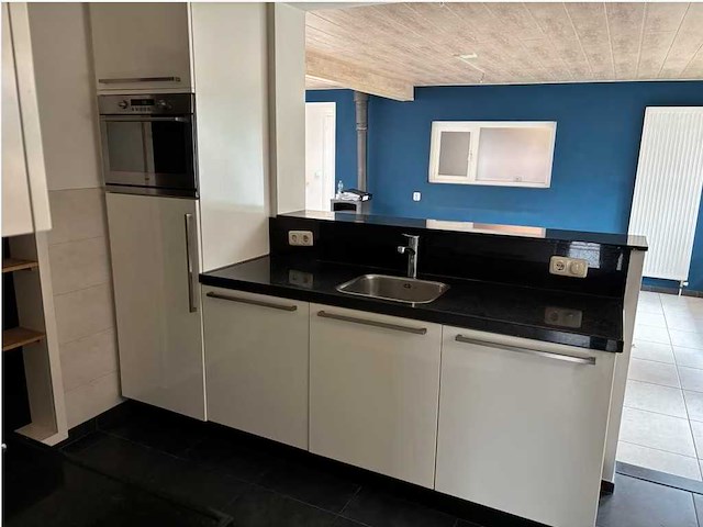 Keuken met apparatuur - afbeelding 19 van  27