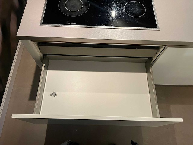 Keuken met apparatuur - afbeelding 17 van  24