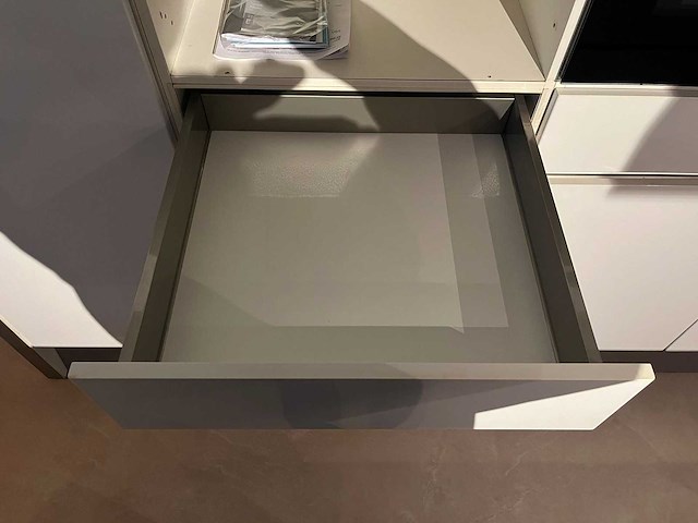 Keuken met apparatuur - afbeelding 18 van  24