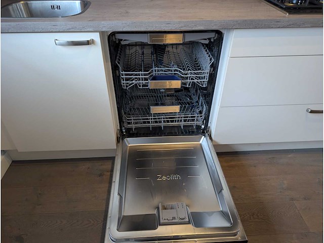 Keuken met apparatuur - afbeelding 2 van  27