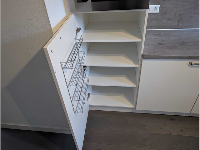 Keuken met apparatuur - afbeelding 6 van  27