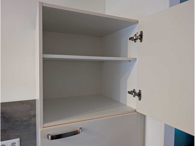 Keuken met apparatuur - afbeelding 13 van  27