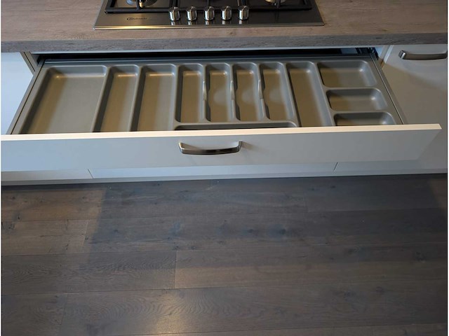 Keuken met apparatuur - afbeelding 26 van  27