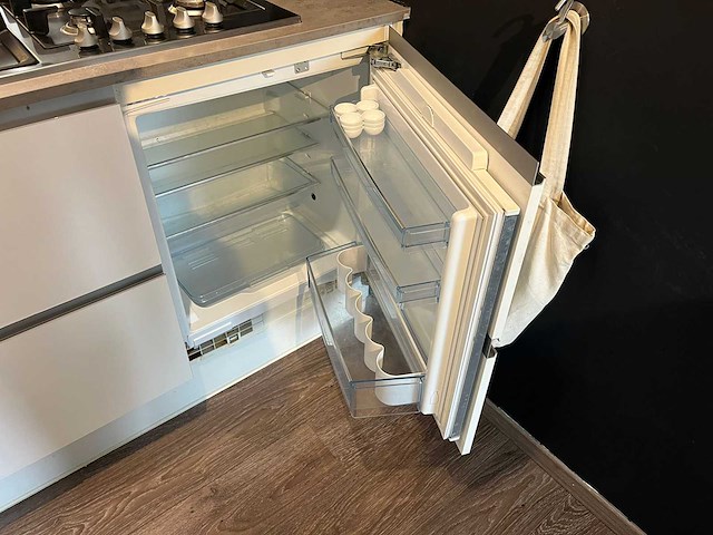 Keuken met apparatuur - afbeelding 2 van  15