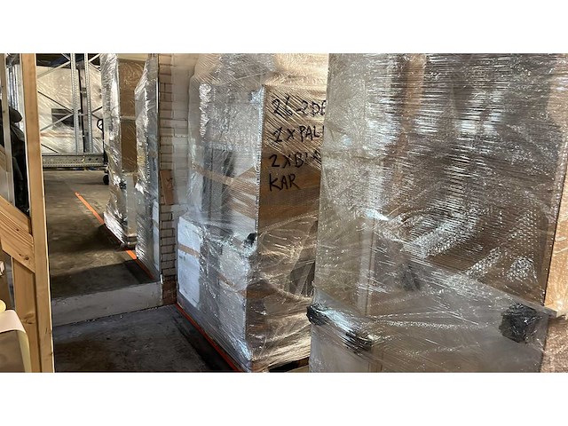 Keuken met apparatuur - afbeelding 7 van  15