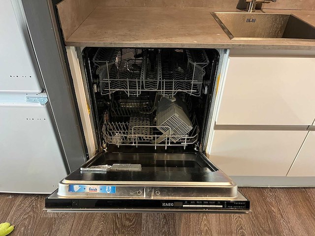 Keuken met apparatuur - afbeelding 8 van  15