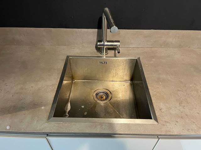 Keuken met apparatuur - afbeelding 10 van  15