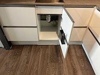 Keuken met apparatuur - afbeelding 11 van  15