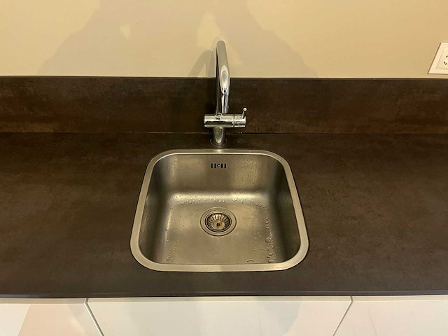 Keuken met apparatuur - afbeelding 4 van  19