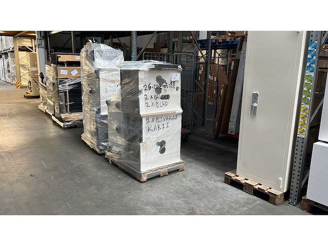 Keuken met apparatuur - afbeelding 11 van  19