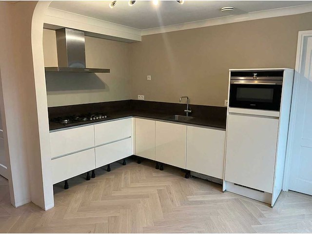 Keuken met apparatuur - afbeelding 1 van  19