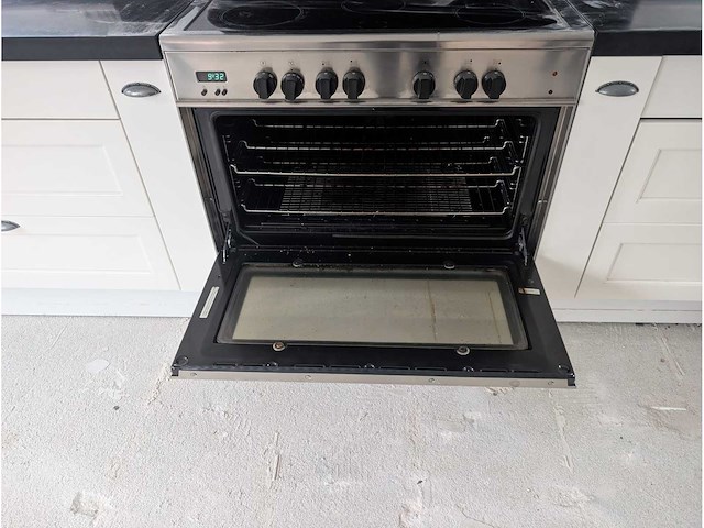 Keuken met apparatuur - afbeelding 17 van  29