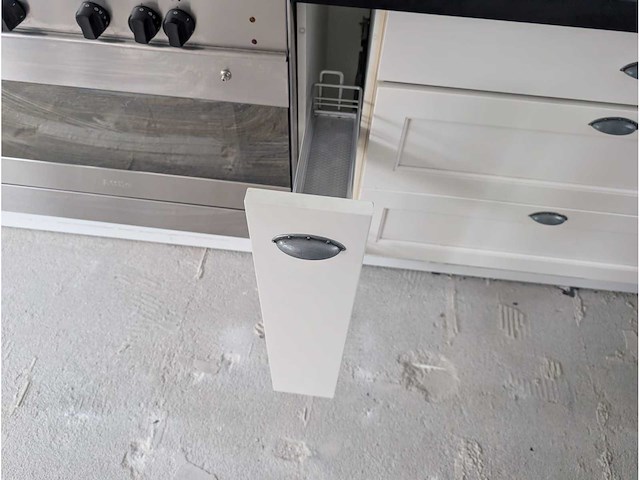 Keuken met apparatuur - afbeelding 14 van  29