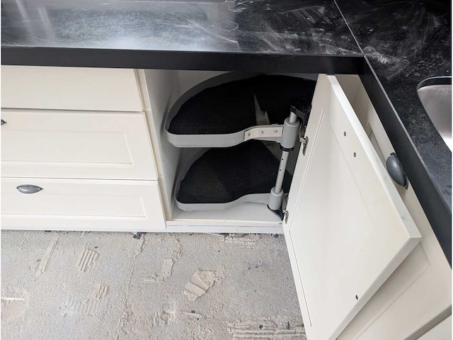 Keuken met apparatuur - afbeelding 3 van  11