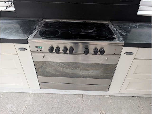 Keuken met apparatuur - afbeelding 29 van  29