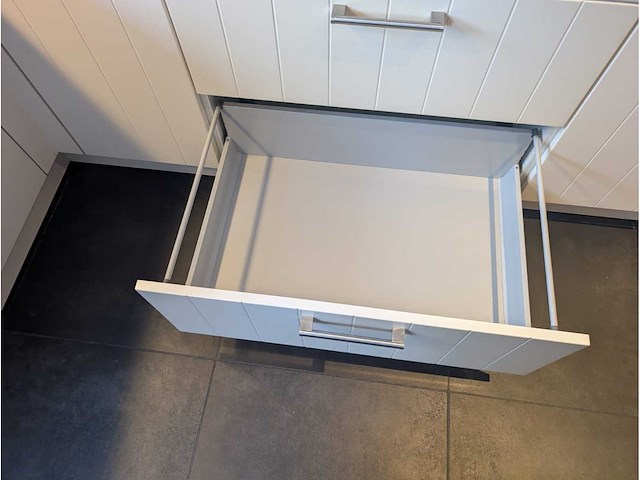 Keuken met apparatuur - afbeelding 4 van  24