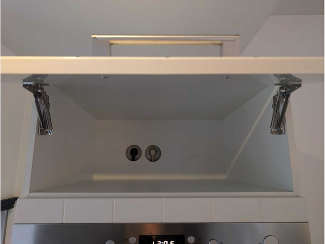 Keuken met apparatuur - afbeelding 9 van  24