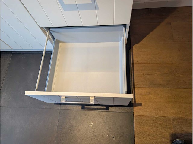 Keuken met apparatuur - afbeelding 15 van  24