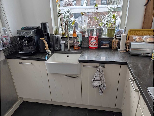 Keuken met apparatuur - afbeelding 11 van  24