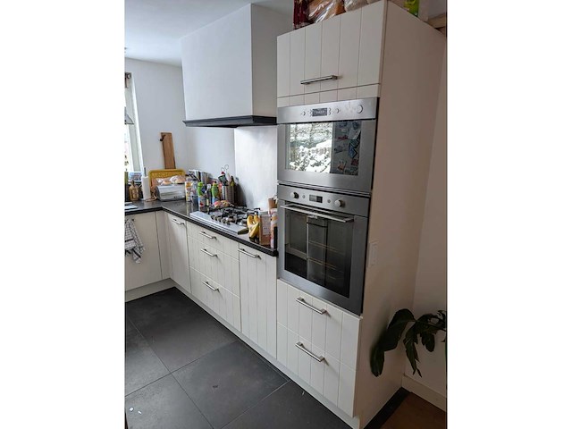 Keuken met apparatuur - afbeelding 18 van  24