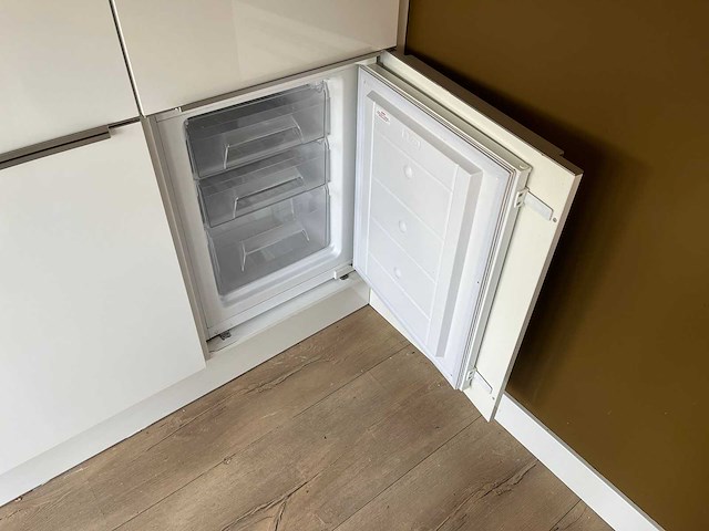 Keuken met apparatuur - afbeelding 3 van  7