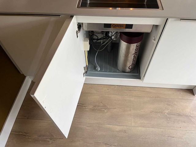 Keuken met apparatuur - afbeelding 4 van  7