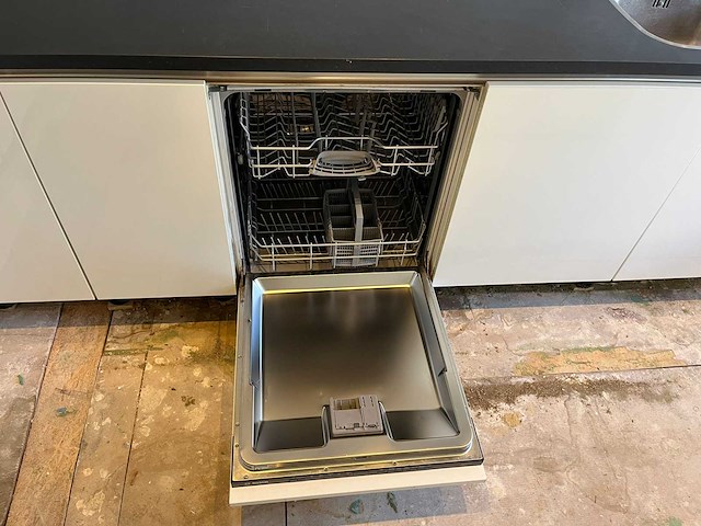 Keuken met apparatuur - afbeelding 2 van  6