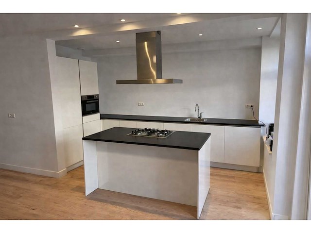 Keuken met apparatuur - afbeelding 1 van  6