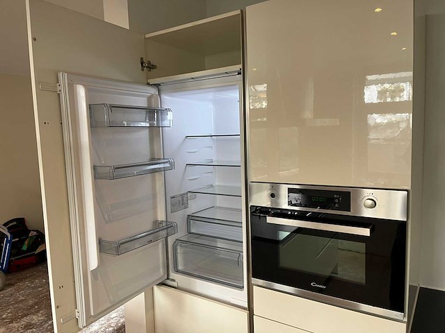 Keuken met apparatuur - afbeelding 6 van  6