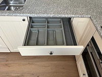 Keuken met apparatuur - afbeelding 2 van  33