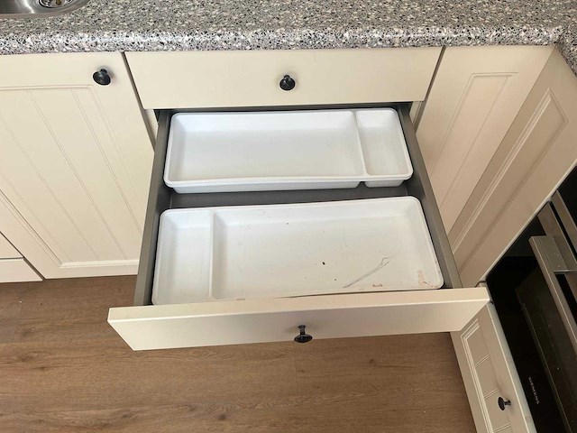 Keuken met apparatuur - afbeelding 5 van  33