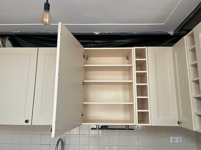 Keuken met apparatuur - afbeelding 7 van  33