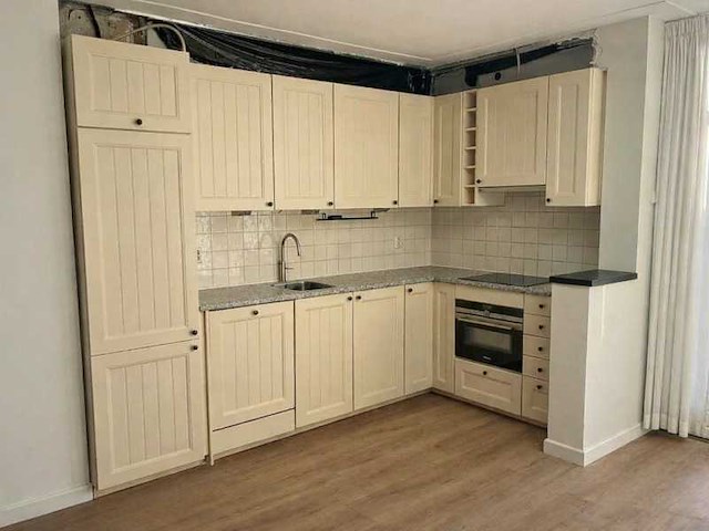 Keuken met apparatuur - afbeelding 1 van  33