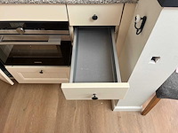 Keuken met apparatuur - afbeelding 13 van  33