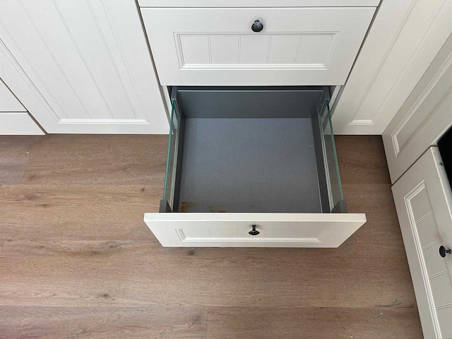 Keuken met apparatuur - afbeelding 18 van  33