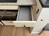 Keuken met apparatuur - afbeelding 20 van  33