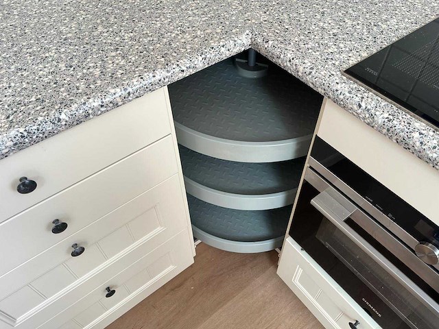 Keuken met apparatuur - afbeelding 21 van  33