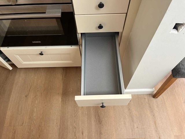 Keuken met apparatuur - afbeelding 24 van  33