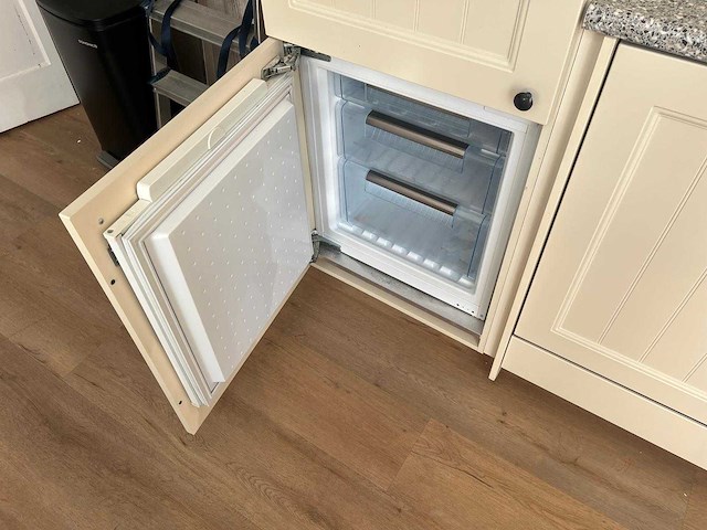 Keuken met apparatuur - afbeelding 31 van  33