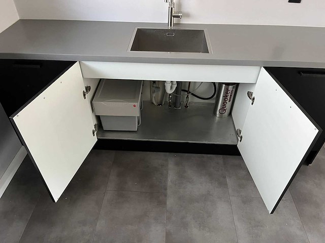 Keuken met apparatuur - afbeelding 7 van  23