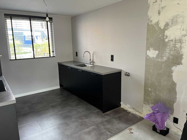 Keuken met apparatuur - afbeelding 17 van  23