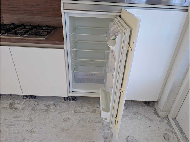 Keuken met apparatuur - afbeelding 4 van  18