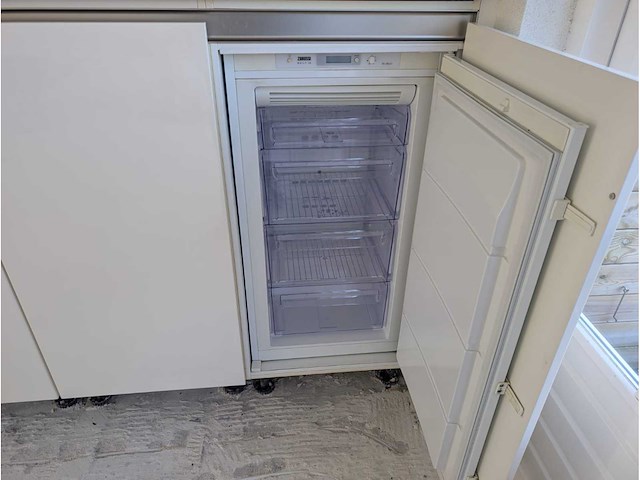 Keuken met apparatuur - afbeelding 9 van  18