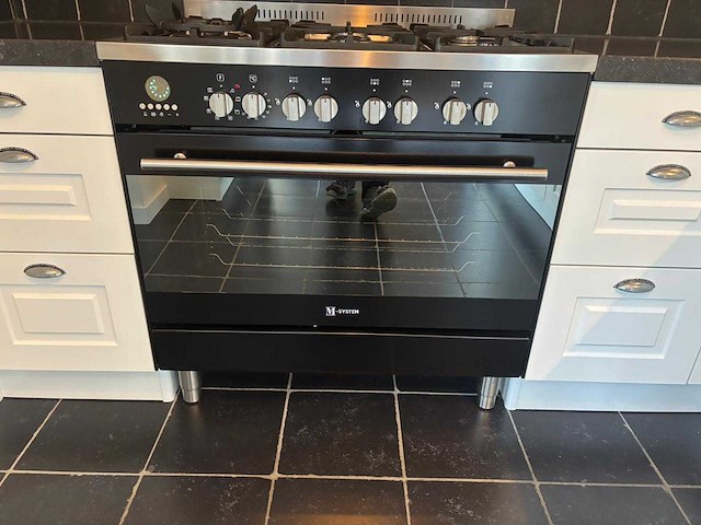 Keuken met apparatuur - afbeelding 9 van  17