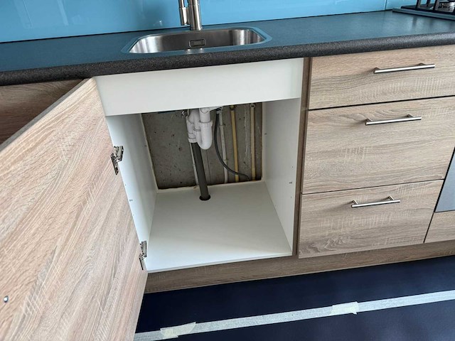 Keuken met apparatuur - afbeelding 3 van  19