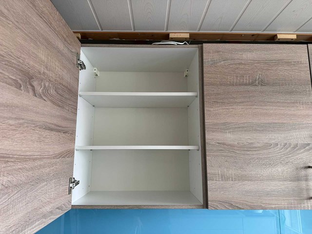 Keuken met apparatuur - afbeelding 7 van  19