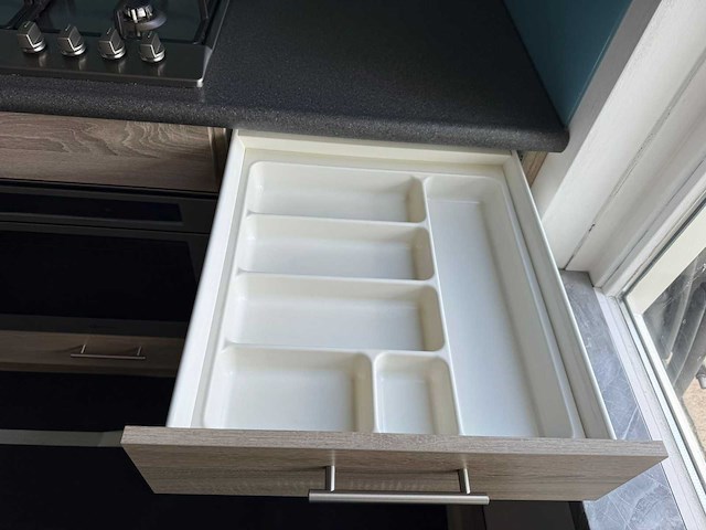 Keuken met apparatuur - afbeelding 10 van  19