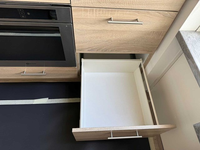 Keuken met apparatuur - afbeelding 11 van  19