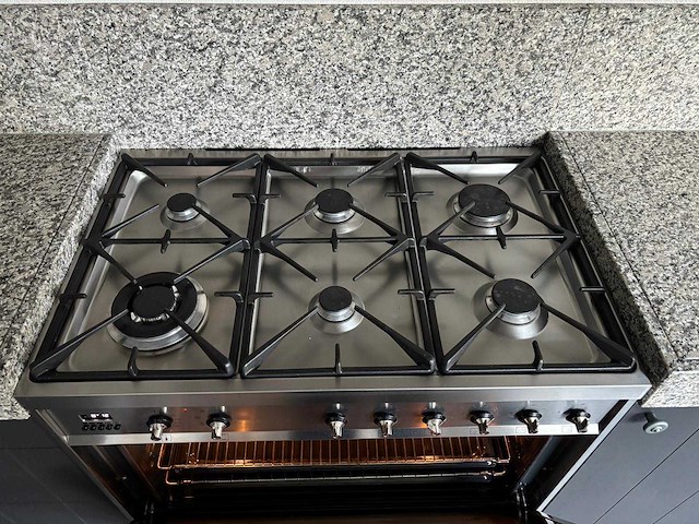 Keuken met apparatuur - afbeelding 4 van  19