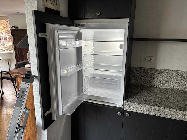 Keuken met apparatuur - afbeelding 14 van  19